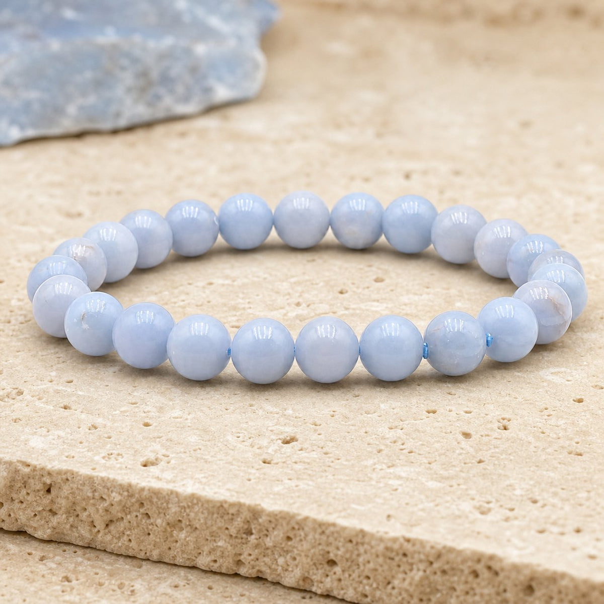 Bracelet Angélite 8 mm – Écoute Silencieuse
