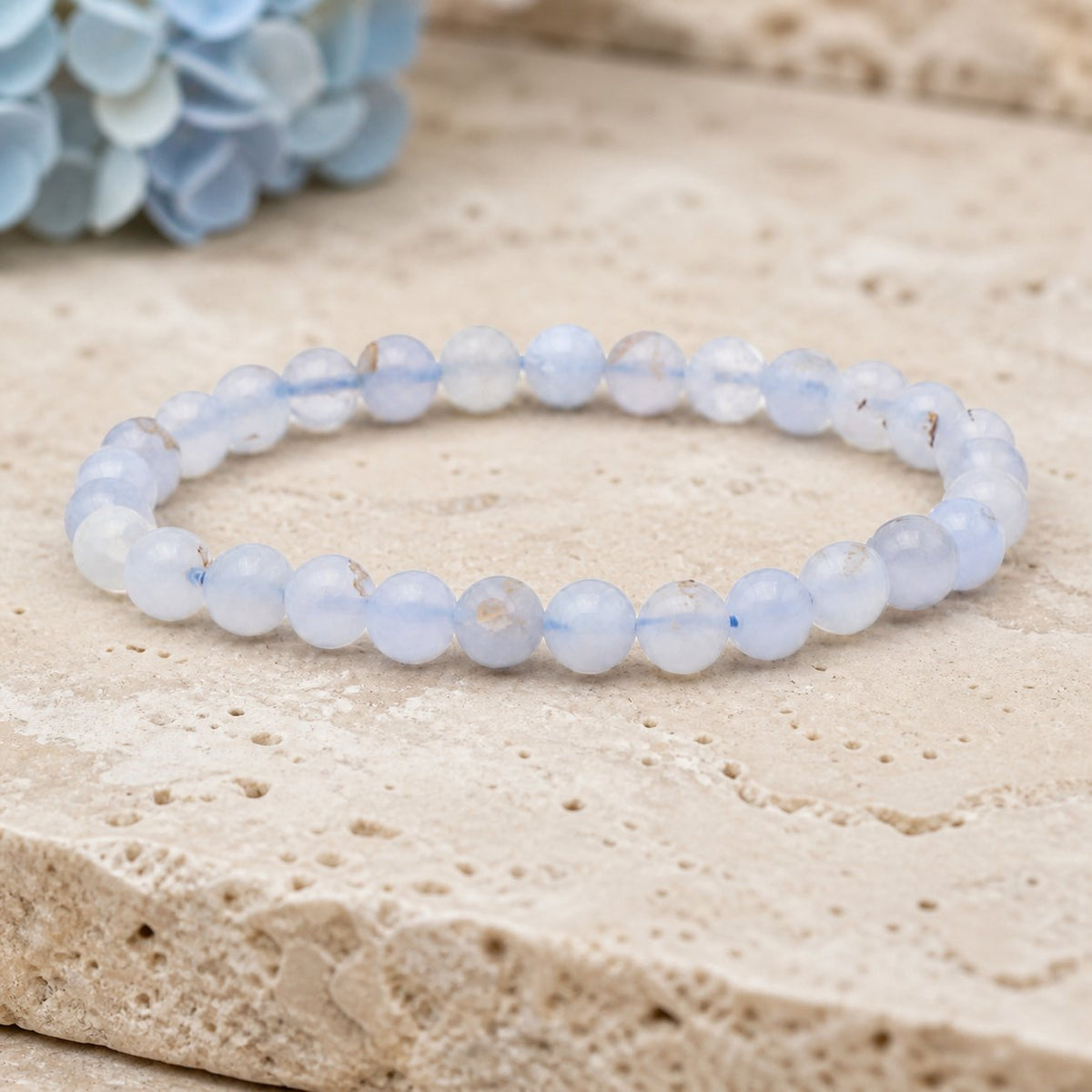 Bracelet Calcédoine Bleue 6 mm – Douceur du Dialogue