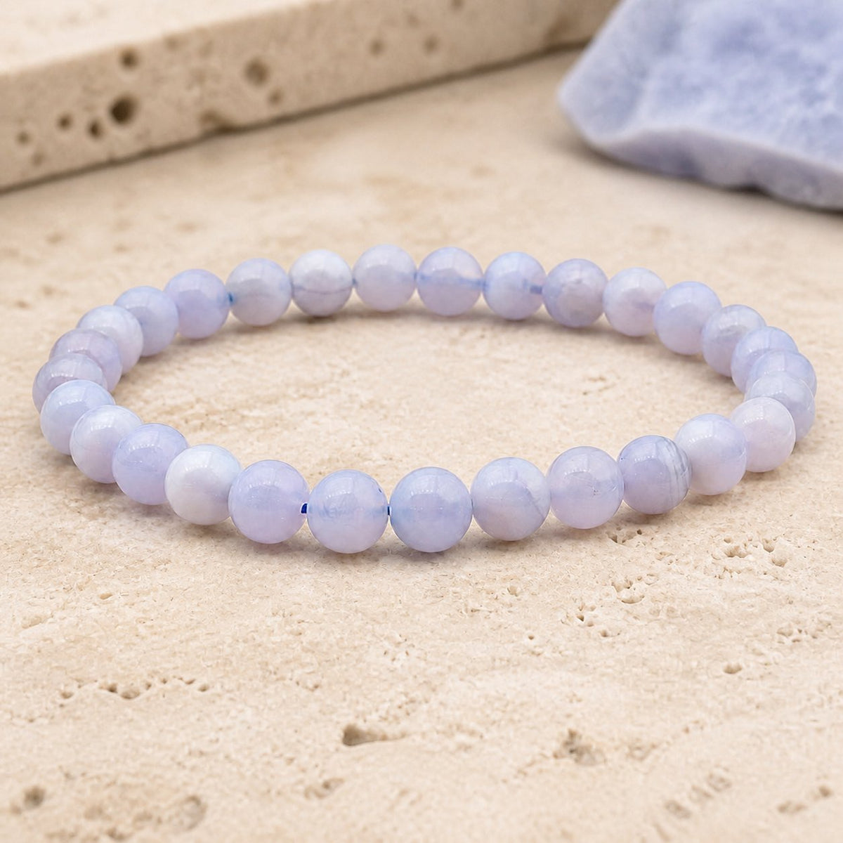 Bracelet Calcédoine Bleue 6 mm – Écoute Patiente