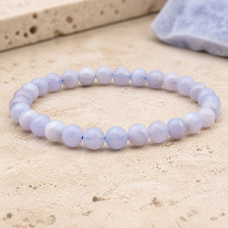 Bracelet Calcédoine Bleue 6 mm – Écoute Patiente